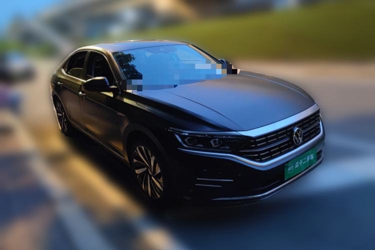 Used Volkswagen Passat 2022 330TSI Luxury Edition Front Right 45 Deg