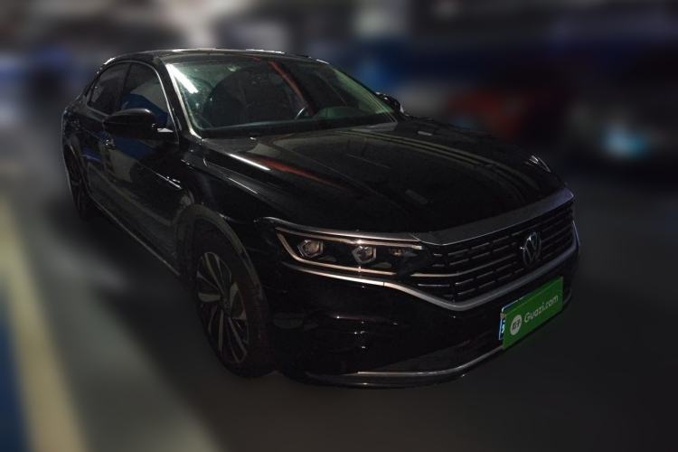 Used Volkswagen Passat 2022 330TSI Luxury Edition Front Right 45 Deg