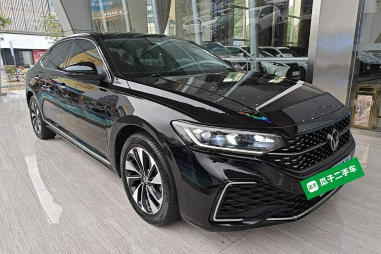 Used Volkswagen Passat 2022 330TSI Starry Elite Edition Custom Version Front Right 45 Deg