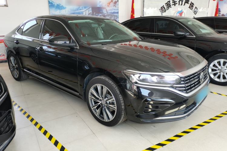 Used Volkswagen Passat 2022 330TSI Elite Edition Front Right 45 Deg