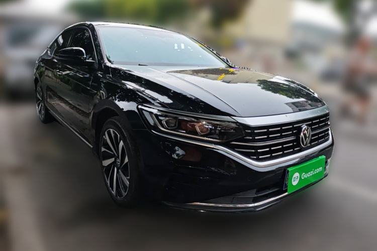 Used Volkswagen Passat 2022 330TSI Luxury Edition Front Right 45 Deg