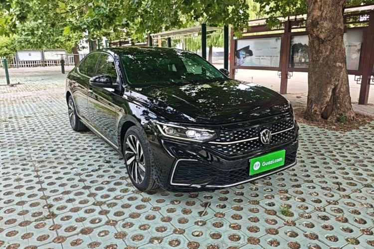 Used Volkswagen Passat 2022 330TSI Starry Luxury Edition – Exclusive Special Edition Front Right 45 Deg
