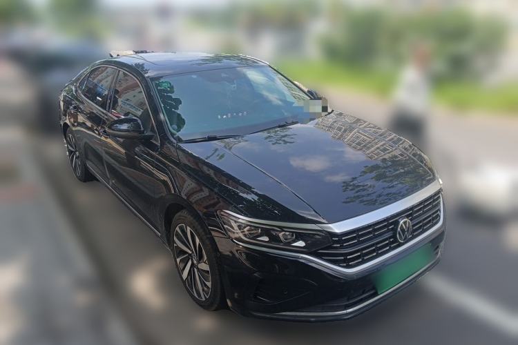 Used Volkswagen Passat 2022 330TSI Luxury Edition Front Right 45 Deg
