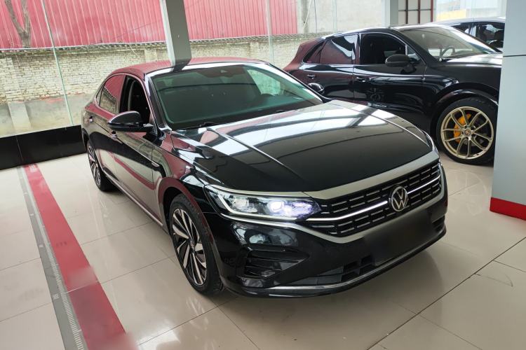 Used Volkswagen Passat 2022 330TSI Luxury Edition Front Right 45 Deg