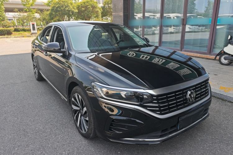 Used Volkswagen Passat 2022 330TSI Elite Edition Front Right 45 Deg