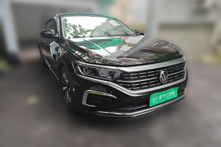 Used Volkswagen Passat 2022 380TSI Flagship Edition Front Right 45 Deg