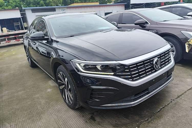 Used Volkswagen Passat 2022 330TSI Elite Edition Custom Version Front Right 45 Deg