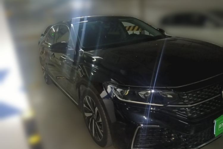 Used Volkswagen Passat 2022 330TSI Starry Elite Edition Front Right 45 Deg
