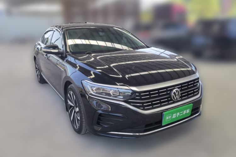 Used Volkswagen Passat 2022 330TSI Luxury Edition Front Right 45 Deg