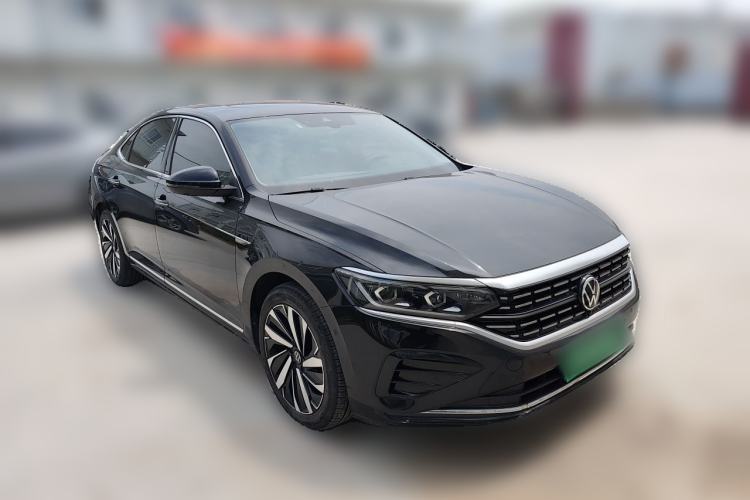 Used Volkswagen Passat 2022 330TSI Luxury Edition Front Right 45 Deg