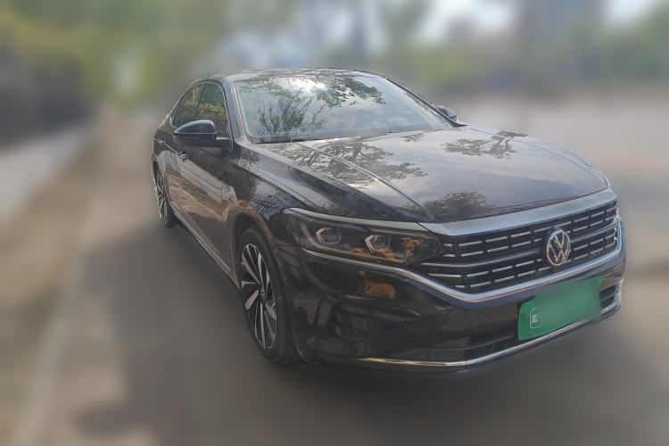 Used Volkswagen Passat 2022 330TSI Luxury Edition Front Right 45 Deg
