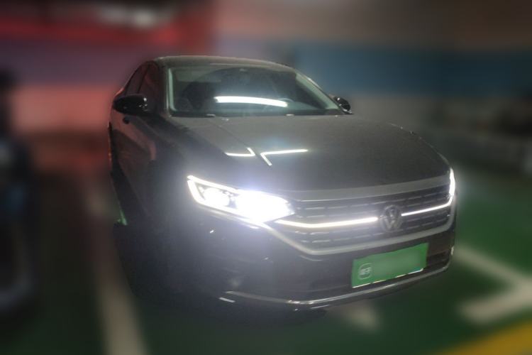 Used Volkswagen Passat 2022 330TSI Luxury Edition Front Right 45 Deg