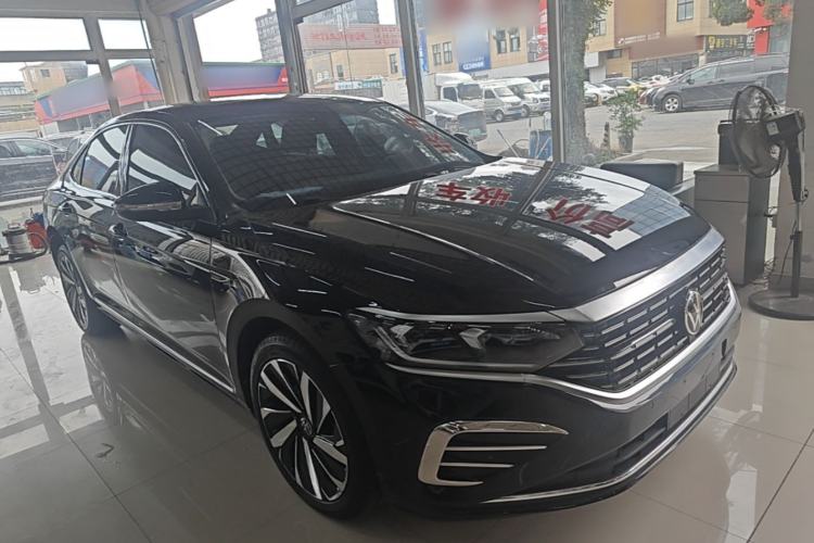 Used Volkswagen Passat 2022 330TSI Elite Edition Front Right 45 Deg