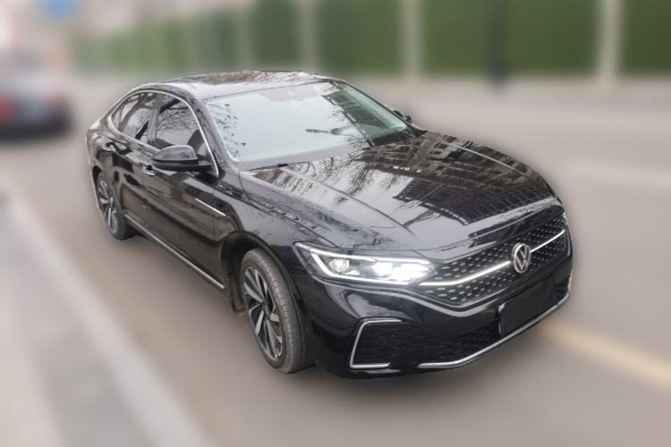 Used Volkswagen Passat 2022 330TSI Starry Luxury Edition Front Right 45 Deg
