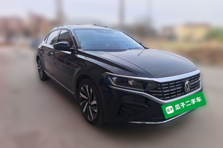 Used Volkswagen Passat 2022 330TSI Luxury Edition Front Right 45 Deg