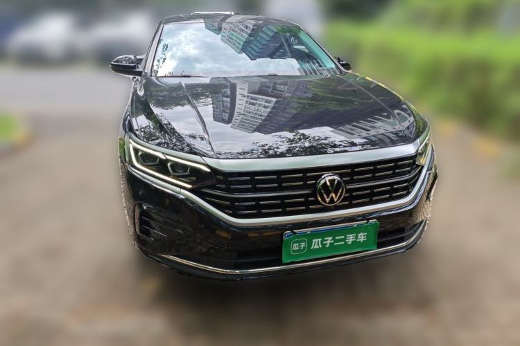 Used Volkswagen Passat 2022 330TSI Luxury Edition Front Right 45 Deg