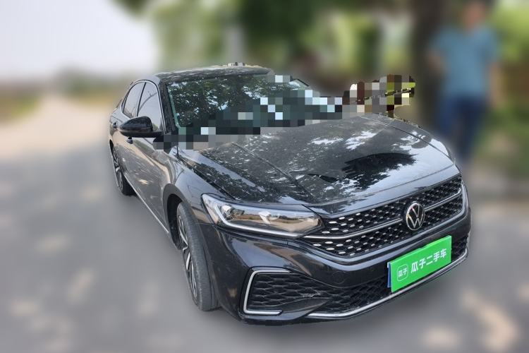 Used Volkswagen Passat 2022 330TSI Starry Elite Edition Front Right 45 Deg