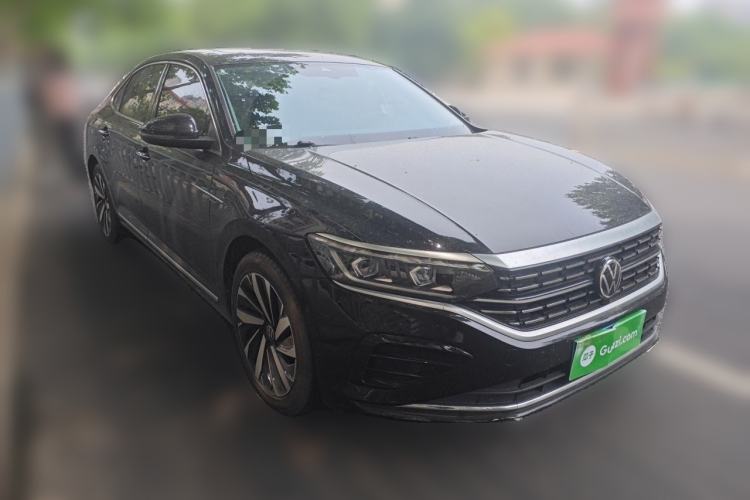 Used Volkswagen Passat 2022 330TSI Luxury Edition Front Right 45 Deg
