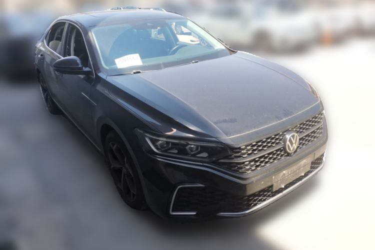 Used Volkswagen Passat 2022 330TSI Starry Luxury Edition Front Right 45 Deg