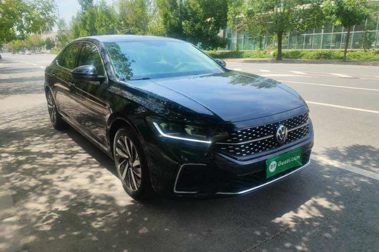 Used Volkswagen Passat 2022 330TSI Starry Elite Edition Front Right 45 Deg