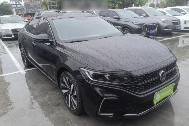 Used Volkswagen Passat 2022 330TSI Starry Elite Edition Front Right 45 Deg