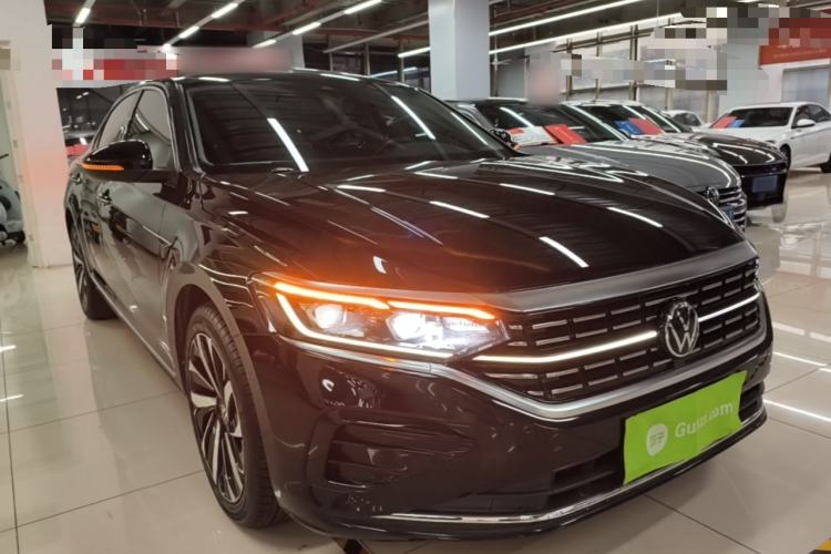 Used Volkswagen Passat 2022 330TSI Luxury Edition Front Right 45 Deg