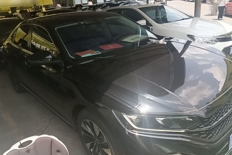 Used Volkswagen Passat 2022 330TSI Starry Elite Edition Custom Version Front Right 45 Deg