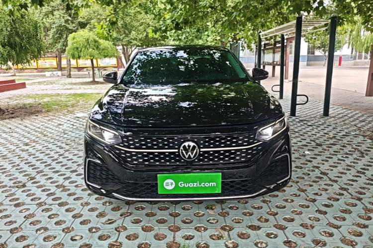 Used Volkswagen Passat 2022 330TSI Starry Luxury Edition – Exclusive Special Edition Front