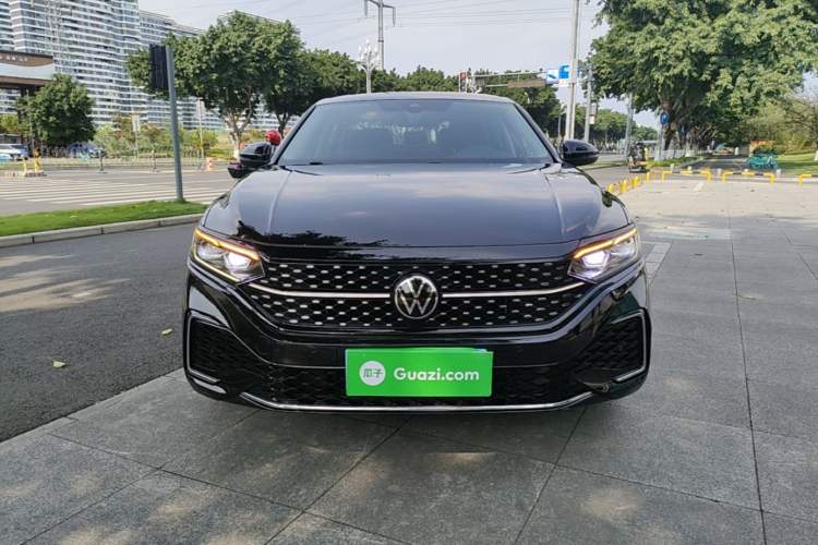 Used Volkswagen Passat 2022 330TSI Starry Luxury Edition Front