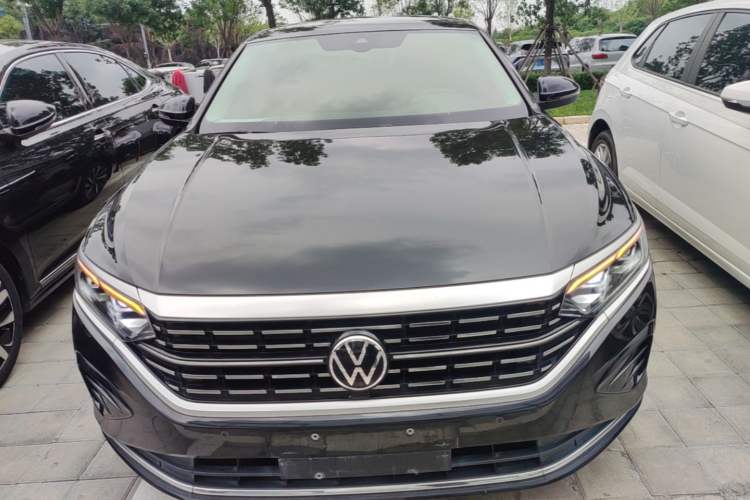 Used Volkswagen Passat 2022 330TSI Luxury Edition Front