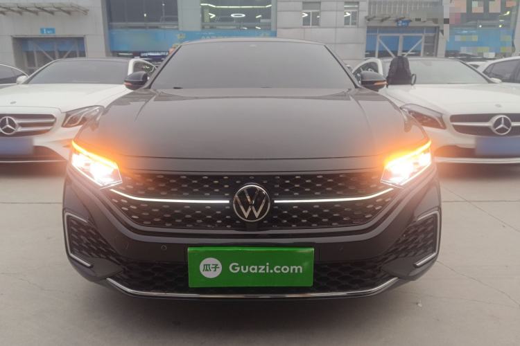Used Volkswagen Passat 2022 330TSI Starry Luxury Edition Front