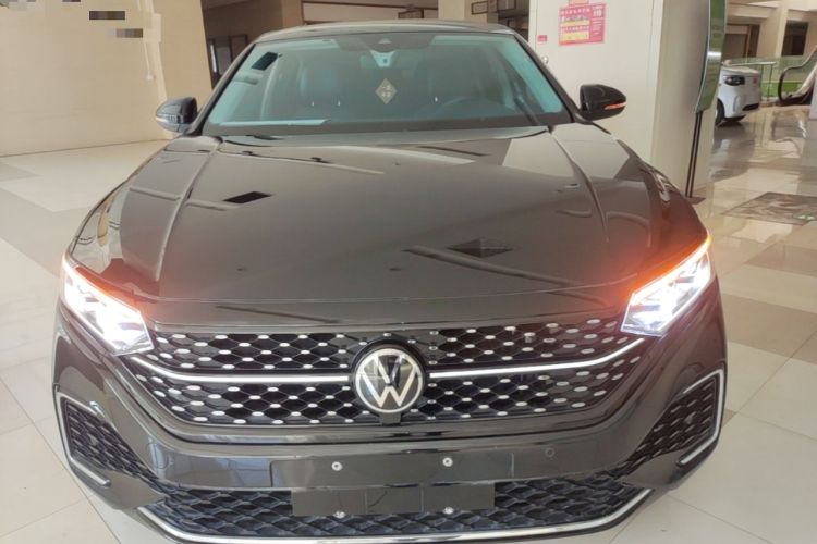 Used Volkswagen Passat 2022 330TSI Starry Luxury Edition – Exclusive Special Edition Front
