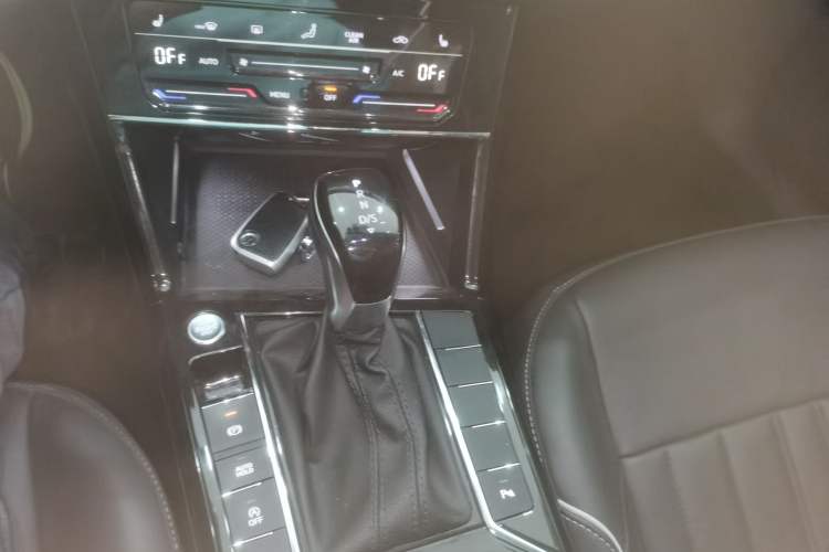 Used Volkswagen Passat 2022 330TSI Elite Edition Gear Lever