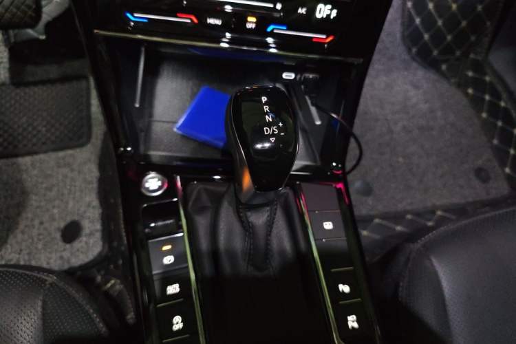 Used Volkswagen Passat 2022 330TSI Starry Luxury Edition Gear Lever