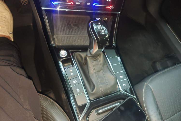 Used Volkswagen Passat 2022 330TSI Starry Luxury Edition Gear Lever