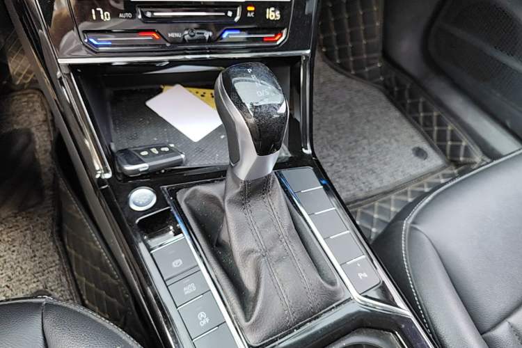Used Volkswagen Passat 2022 330TSI Starry Elite Edition Gear Lever