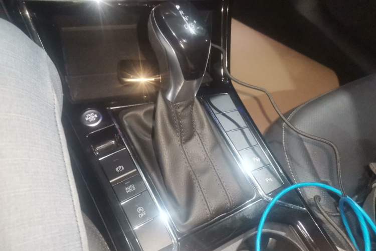 Used Volkswagen Passat 2022 330TSI Starry Luxury Edition – Exclusive Special Edition Gear Lever