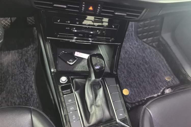 Used Volkswagen Passat 2022 330TSI Starry Elite Edition Gear Lever