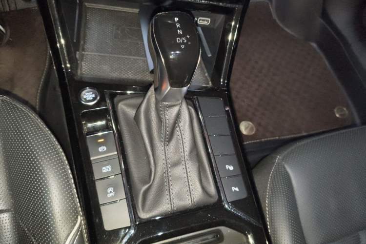 Used Volkswagen Passat 2022 330TSI Luxury Edition Gear Lever