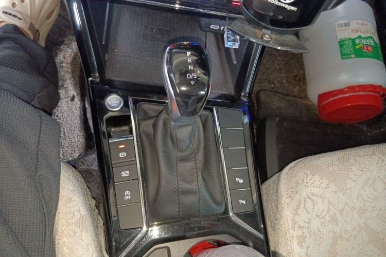 Used Volkswagen Passat 2022 330TSI Luxury Edition Gear Lever