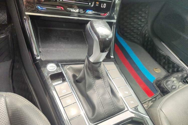 Used Volkswagen Passat 2022 330TSI Luxury Edition Gear Lever