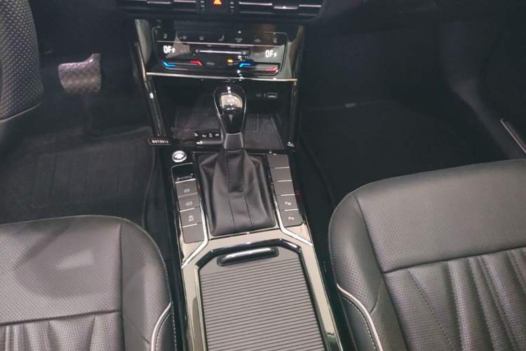 Used Volkswagen Passat 2022 330TSI Luxury Edition Gear Lever