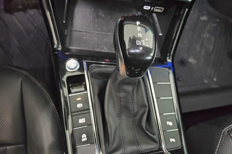 Used Volkswagen Passat 2022 330TSI Starry Luxury Edition Gear Lever