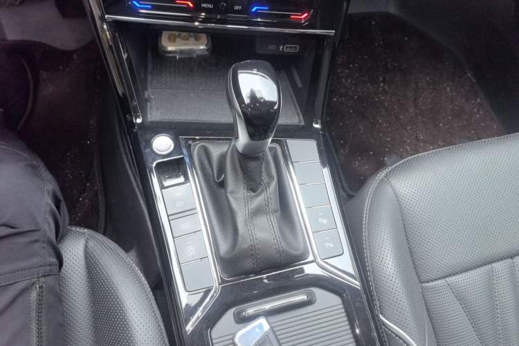 Used Volkswagen Passat 2022 330TSI Luxury Edition Gear Lever