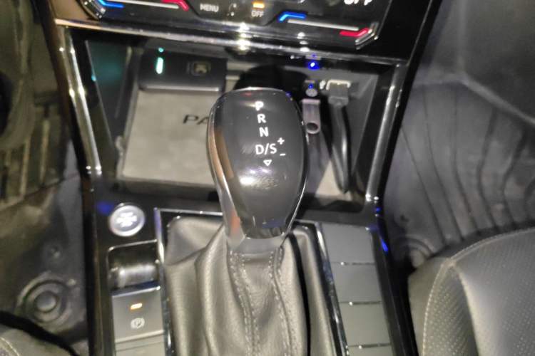 Used Volkswagen Passat 2022 330TSI Starry Luxury Edition Gear Lever
