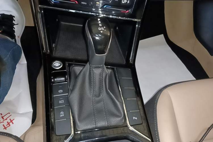 Used Volkswagen Passat 2022 330TSI Elite Edition Gear Lever