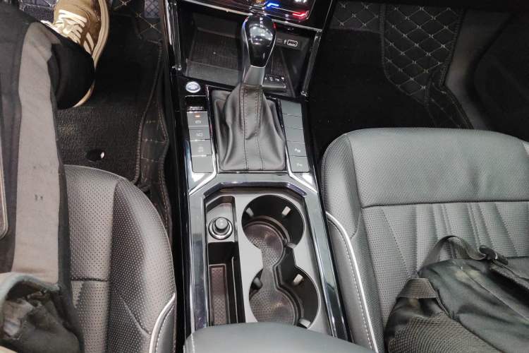 Used Volkswagen Passat 2022 330TSI Luxury Edition Gear Lever