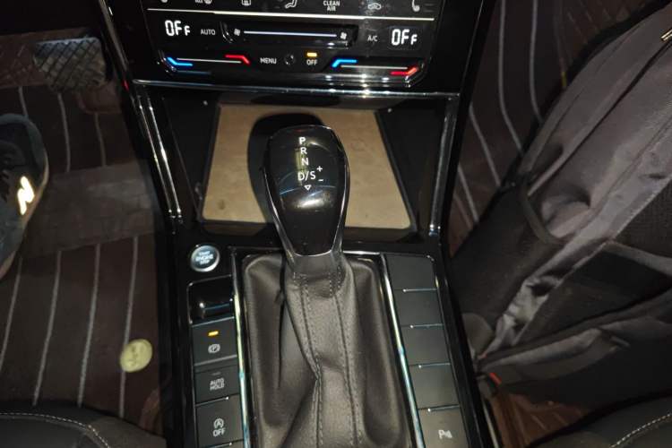 Used Volkswagen Passat 2022 330TSI Elite Edition Custom Version Gear Lever