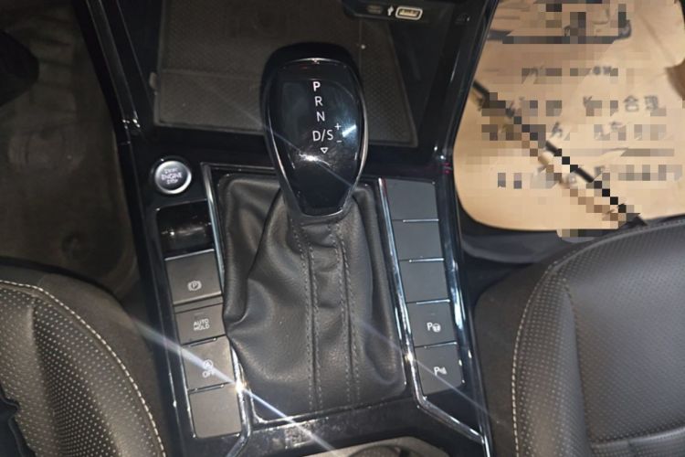 Used Volkswagen Passat 2022 330TSI Luxury Edition Gear Lever