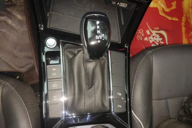 Used Volkswagen Passat 2022 330TSI Luxury Edition Gear Lever
